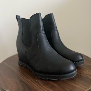 Size 8: Universal Thread Target’s Sorel black boot dupe